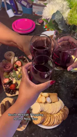 How are y’all preparing for the New Year? Some of the questions you can ask yourself:  In my ideal future, where would I live? What would I be doing? Who would I spend my time with? Are my current life priorities aligned with my goals? #bestieretreat #besties #newyearresolution #newyearnewme 