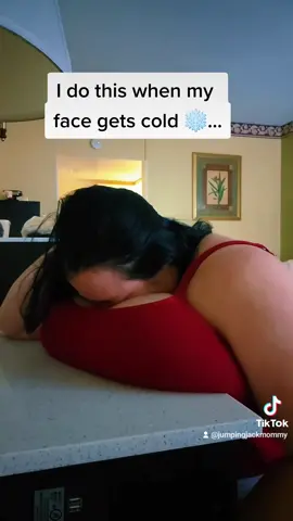 Who needs their face warmed up? 🥶☃️  #mombods #over30club #mombodsoftiktok #grownfolkstiktok #accountantsoftiktok 