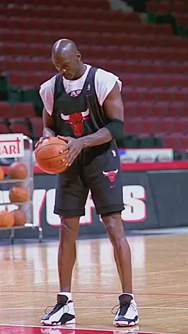 Best shot I've ever seen #NBA #MichaelJordan #chicagobulls 