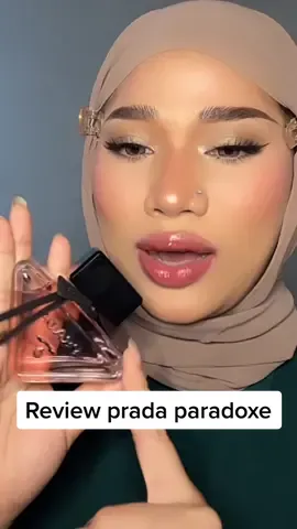 Replying to @calonbesanchanyeol kalo menurut gue ga worth it, Suka sama wanginya tapi ga sama ketahanan nya, untuk ukuran prada dan harganya yang lumayan mahal harusnya punya ketahanan yg lebih #perfumetiktok #perfumetok #fragrances  #perfume #pradabeauty #prada #fragrance
