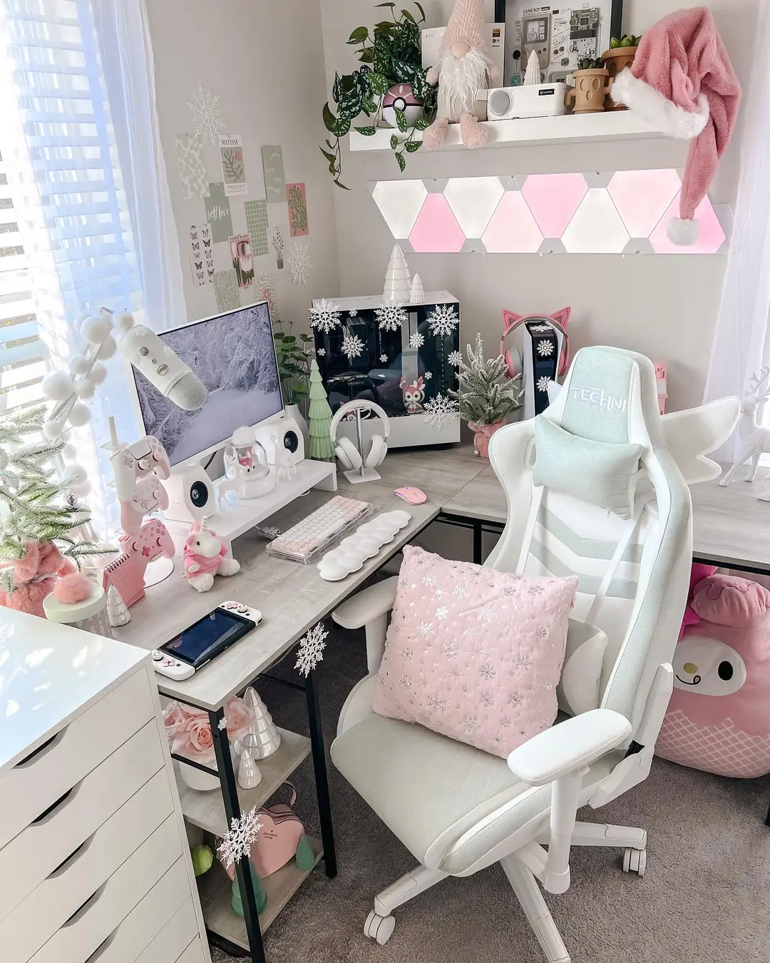 Pastel winter setup c:  #desksetup #desktour #deskdecor #winter #winterdecor #pastel #pinkandgreen #cozygamer #cozy 