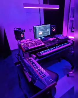 loFi Vibes. I love my Studio. :-) #lofi #lofimusic #lofivibes #lofihiphop #musicstudio #sounddesign #rutasound 