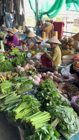 Thèm nghe tiếng nói cười rổn rảng ở chợ quê 