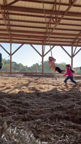 Flashback to Madisyn’s field trip to @DenverDownsFarm  #denverdowns #farm #farmlife #family #farmgirl #farmtok #hay #hayyall #haybales #swing #swinning #smiles #happyathome #happy #smilemorefamily #farmlifestyle #LetsPlay #fieldtrips #momlifevibes #momlifebelike #mama #mommy #mommydaughter 