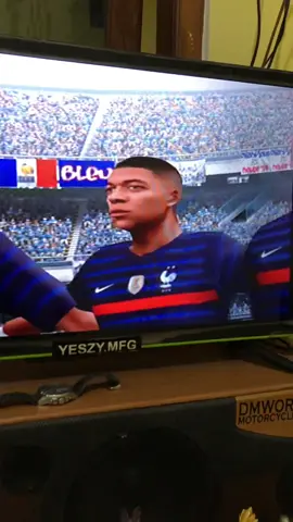 Ps2 version are better #fifa23 #kylianmbappé #mbappe #psg 