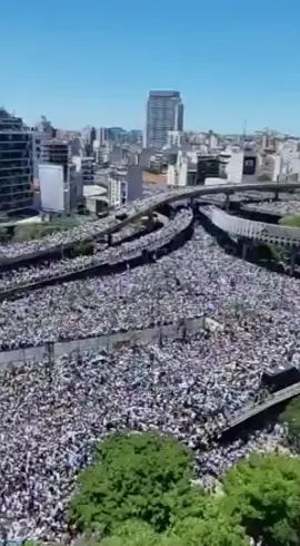 Over 4,000,000 gathered in Buenos Aires to celebrate Argentina’s World Cup win 😲🇦🇷 (Tw: facudelreal) #sportbible #sports #football #Soccer #worldcup #qatar2022 #messi #argentina #buenosaires