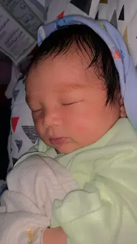 Subhanallah  Masyaallah tabaraqallah Elzio 😇🤍  . . . #bayibarulahir #subhanallah #newbronbaby #babytiktok #bayilaki #fypシ #bayilucu #babytok 