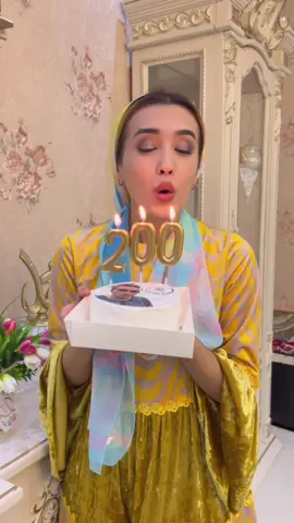 Bugun men “Instagram” da 200k boʻldim😊 oʻzimni emas sizlarni tabriklamoqchiman chuni bunga  meni hurmatli obunachilarim va muhlislarim sabab. Men sizlarni har biringizni tanimasamda ammo qalban yaxshi koʻraman. Tez kunlarda  tiktokda ham 200k ni nishonlaymiz InshaAllah  Boringizga shkur🤲🏽 #tiktok #tiktokuz #tiktokuzbekistan #alhamdullilah #alhamdulillahforeverything #qaynona #qaynonavakelin #uzprikol #prikoluz #prikollar #telegram_yulduzlari #telegramyulduzlari 