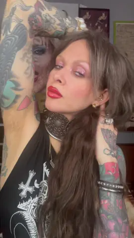 Quick Bright Lip. Dream Queen @Hard Candy Drama Bomb & Loud @UOMAbeauty Brickhouse by @NYX Cosmetics #beautyover40 #makeup #quickmakeup #DIY #howto 