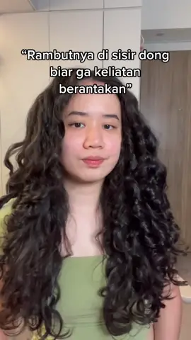 Kita nyisir kok🥹 cuman pas basah doang tapi #curlyhair #curlyhairproblems #hair #curly