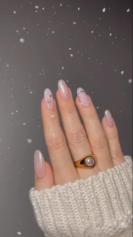 🌬️🌨️🤍✨ simple winter mani that’s also great for Holiday szn #DIY #nails #nailart #nailsartvideos #nailinspo 