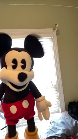Goofy wasn’t having it with Mickey Mouse #HolidayOREOke #comedу #wow #funny #foryou #tal_on #mickeymouse #donaldduck #goofy #fyp 