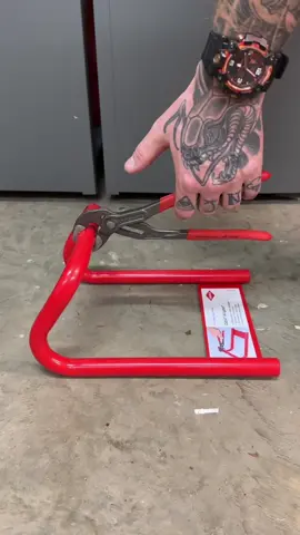 Check this out • The Knipex Cobra self locking feature is pretty sick @knipex_northamerica . . . #tools #knipex #knipextools #construction #plumbing #mechanic #engineering