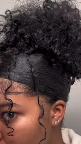 This is so cutee!! 😍🤍🤍  #fypシ #capcut #foryoupage #BlackTikTok #blackgirl #blackgirltiktok #curlyhair #curlystyle #curlyhairtutorial #clawcliphairstyles #curlyhairstyles #hairtok #hairstyles #naturalhair 