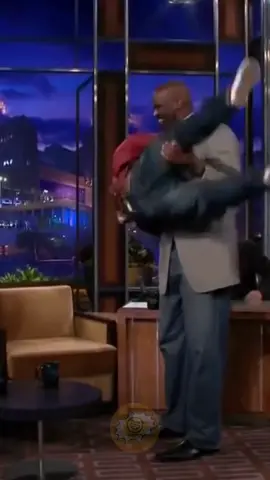 Kevin Hart Looks Like Shaq's Fanny Pack😂 #kevinhart #shaq #fyp #blowthisup