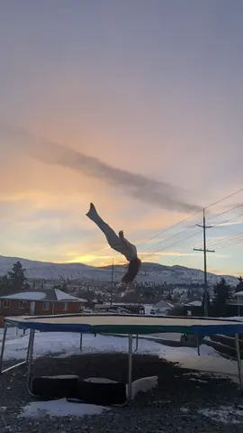 SO PRETTY 🌄 #sunrise #aesthetic #layout #tumbling #snow #trampoline #kayxbestie #dontgiveup #fypシ #foryou