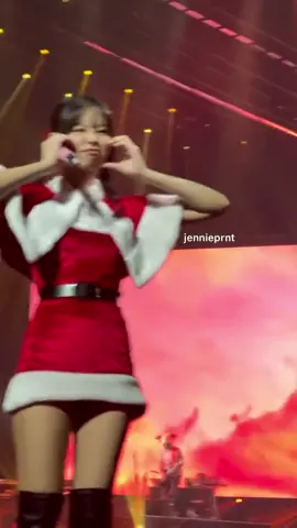 omggg jennie in amsterdam 