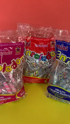 Você precisa conhecer nossos Pirulitos Enrolados. Temos nas cores sortido, rosa e azul.  Cada pacote contém aproximadamente 50 unidades e no nosso site está por apenas R$9,99 😱😍😍 Tem um sabor delicioso de Tutti Frutti  Compre pelo nosso site www.distribuidorafalacomigo.com.br  Enviamos para todo o Brasil 🇧🇷 💖🧡💛 #natal #festacrianca #aniversario #aniversariocrianca #doces #pirulito #lojadedoces #lojaonline 