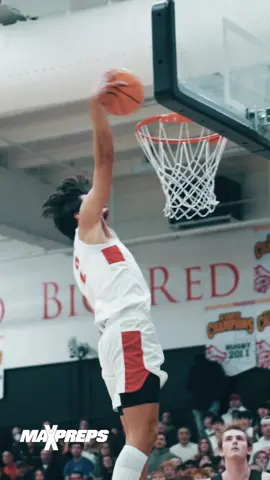 This man had a WHOLE dunk contest during the game 👀 🏀 @andrejl0l #andrestojakovic #pejastojakovic #highschoolbasketball #basketballtiktok #maxpreps