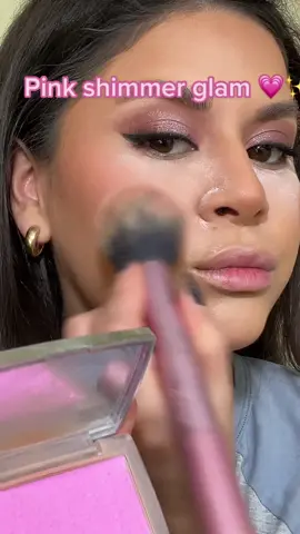 Pink glam is always a vibe ✨💕 #glam #losangelesmakeupartist #makeupartistlosangeles #latina #makeupblogger #contour #lifeofamakeupartist #transformation #holidaymakeup #partymakeup #nyemakeuplook #nyemakeup 
