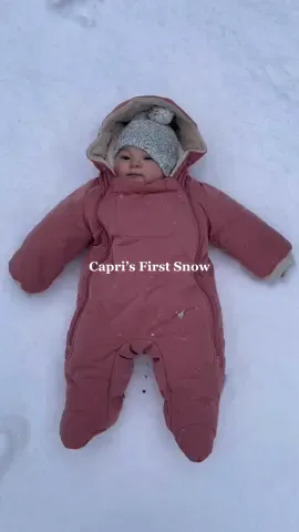The side eye 💀she’s like “Mom, I am a SUMMER BABY!!!” 😂😭❤️ #funnybaby #babysfirstchristmas #babysfirstsnow #firsttimemom #firsttimeparents #newmom 