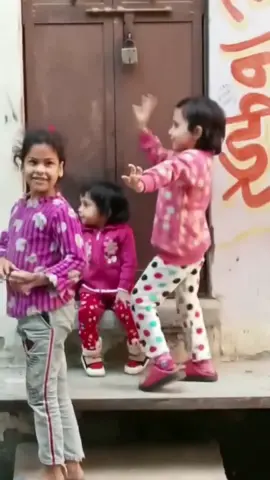 LITTLE GIRLS 😹 FUNNY DANCE 🩰 VIDEO #EffectHouseHolidays @... @Huzaifa.gill45 @Maaz Anwar 