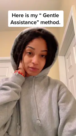 Im too tenderheaded to let certain things be completely “ free”. I refer to it as gentle assistance because im literally just assisting my process not manipulating it .  Hope this serves as a helpul addition to your routine as well  #loctips #womenwithlocs #starterlocs #loccare #locmaintenance #locjourney #freeformlocs #maturelocs 