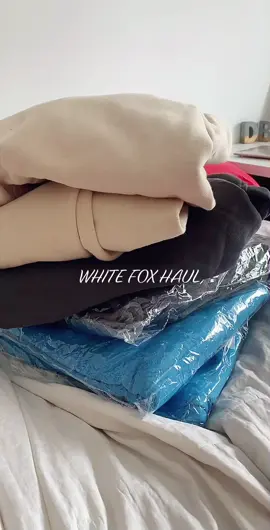 the perfect sweat suits for the cold winter🤍❄️  • • • #whitefox #whitefoxboutique #haul #winterfit #trending #winterfashion #sweatsuits #setoutfits #comfyclothes 