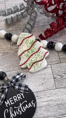 Little Debbie Christmas tree! #naynieskookies #viral #fyp #royalicing #customcookies #cookiesdecorating #christmascookies #christmas #littledebbiechristmastreecakes #snackcake 