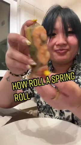 how to roll a goi cuon to impress some viet parents… #springroll #summerroll #shrimp #vietfood #howto 