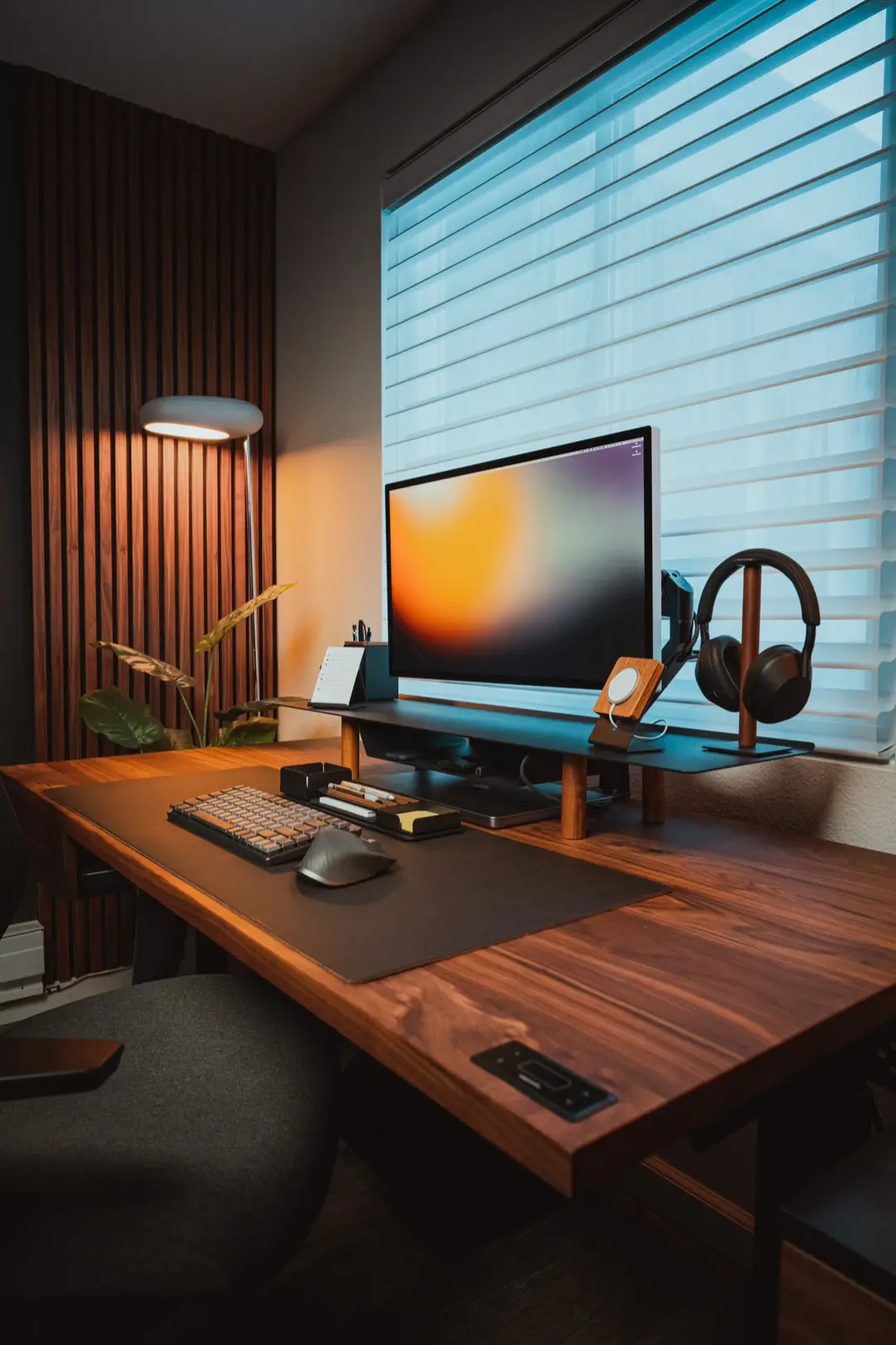 One more home office update before the end of 2022. 😁 #homeoffice #desksetup #deskaccessories #techtok 