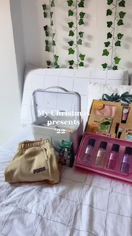 Love them! 💌 #vsco #preppy #vscobyym #aesthetic #Vlog #christmasvlog #christmas #preppyvlog #winter #routine #preppyroutine #haul #christmaspresents #presents #2022 @PUMA @Victoria’s Secret @Druni Perfumerías @Mario Badescu @amazon 