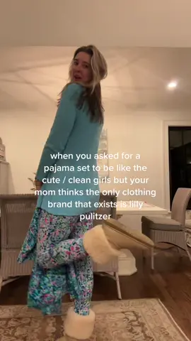 the fun part about it is that it instantly ages me 40 years. BUT at least it came with a matching robe AND blanket ✌🏼🔥💖🧚🏻‍♂️ #christmas #christmashaul #lillypulitzer #preppy #pajamaset #pajamas #christmas2022 #lilly #cleangirlaesthetic 