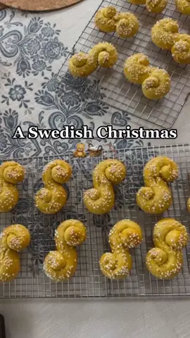 I used to live in Sweden, and this is how we do christmases in my house🥰 #scandinavianstyle #scandinavian #swedishgirl #swedishtiktok #santalucia #scandinaviangirl #christmas #CODSquadUp #ReasonForBooking #vanillagirl #cleangirlaesthetic #vanillagirlaesthetic #vanillagirlgifts #europeanaesthetic 