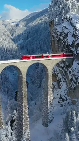 The Landwasser Viaduct on the Albula line of the Rhaetian Railway is one of Graubünden’s most famous structures. The 142-metre-long and 65-metre-high bridge leads the railway line in a tight curve over the wild Landwasser valley and straight into a tunnel. This spectacular site makes the structure, which forms part of the Rhaetian Railway UNESCO World Heritage Site, an emblem of Graubünden. #SennaRelax #graubuenden #graubünden #inlovewithswitzerland #switzerland #neige #snow #winter 