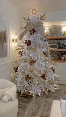 Switch it up this year with a white twinkly Christmas tree! 🤍 Video by @Stephanie Padilla - Lifestyle  #BalsamHill #BalsamHillTree #ChristmasTree #christmas #holiday #decor #christmas2022 #christmastiktok #artificialchristmastree #artificialtrees #christmastok #whitechristmastree 