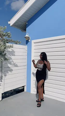 Exiting 2022 and entering 2023 like 💁🏾‍♀️   Top: @hm  Skirt: @prettylittlething  Sandals: @ZARA 