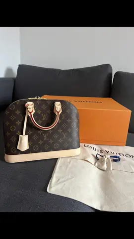 #unboxing the Louis Vuitton Alma PM in classic monogram canvas. She’s a real beauty ❤️ thankyou Santa 🎁🥰❤️. The Alma PM was first created for Coco Chanel as a custom order. #Love #louisvuitton #christmas #christmashaul #fashion #bag #obsessed #lucky #unbox #monogram 