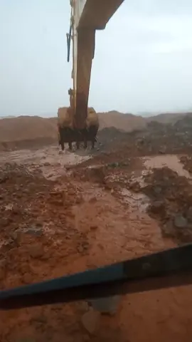 ahir tahun full hujan dan angin kencang🌪️#Bugis#tambangnikel#opratorexcavator#sumitomosh210