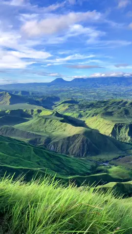 What a wonderful world, indeed. My #2022bestview more mountains to conquer this #2023  #bukidnon #philippines #fy #fypシ #fyp #travel 