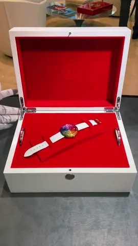 Combining jewelry and watchmaking, along with Swiss craftsmanship, Jacob & Co. brings you the Brillaint Baguette #jacobandco #watches #luxury #unboxing 