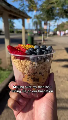 He said he was just trying to the get a video of his Açaí Bowl.. nahh #baecation #hawaii 