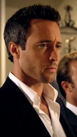 See y'all in 2023. Happy holidays from Alex O Loughlin. #hawaii #hawaiifive0 #worldwide #movies #series #alexoloughlin #america #european #tiktok #americangirl #stevemacgarret #usa #usa 