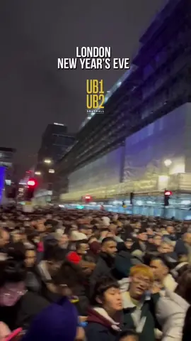 Crowds wait patiently till midnight 🎆 #UB1UB2 #London #LondonNYE 