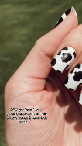 12 years of wearing glue ons and ill never look back! Who wants to try these?!🤩💅🏻 #diynails #manicureathome #diymanicure 