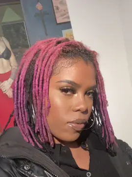 I love a simple beat w wispy lashes- top 2 and not 2😮‍💨💕 #KAYKissCountdown #fypシ #locbae #pinklocsonblackgirl #pinkandblacklocs #pinklocs 