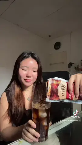 The closest i can be to be living my kdrama dreams 🤣 #koreancoffee #coffeepouch #koreancoffeepouch #kdramafeels #koreanfood 