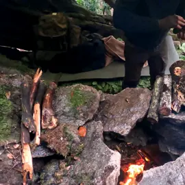 Heavy rain camping. #wargehbushcraft #wargeh #camping #kamp  #camp #campfire #campfirecooking #bbq #fireplace #bushcraft #bushcraftshelter #how #howto #usa #uk #forest #nature #survival 