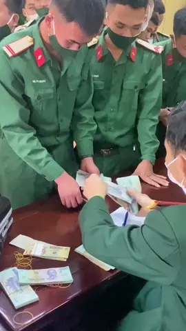 Cống hiến 2 nam đã xong 😊 nhận tiền để về nhưng vừa ra tới cửa thì còn cái nịt mẹ ạ☹️☹️😔#chúbộđội #xuhuong 