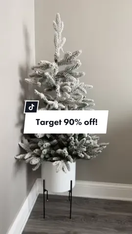 Target clearance winnnn 👏🏽 #target #targetclearance #christmastree #christmasdecor #clearancefind 
